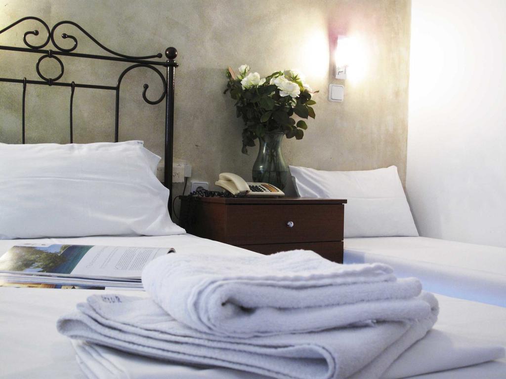 Hotel Azur Kriopigi Quarto foto